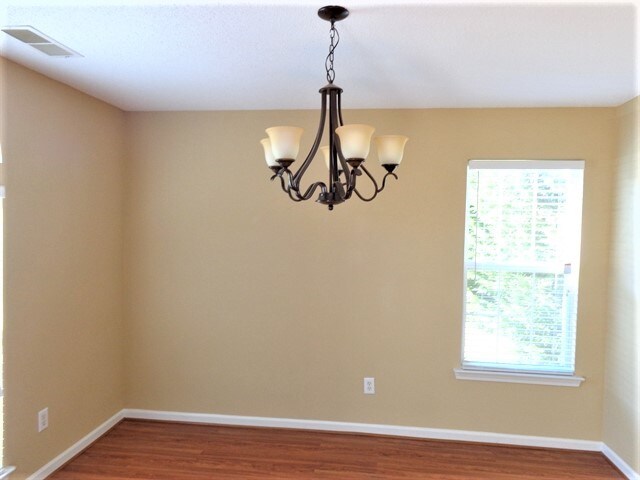 Foto del edificio - 1720 Silverberry Court