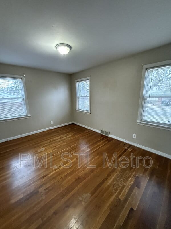 Building Photo - 9350 Duenke Dr