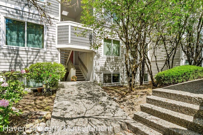 Building Photo - 2 br, 1 bath House - 4200 Factoria Blvd SE...