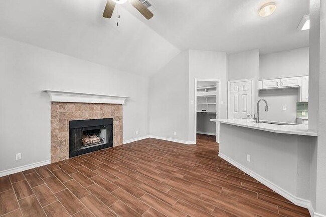 Foto del edificio - 201 Sailmaster St