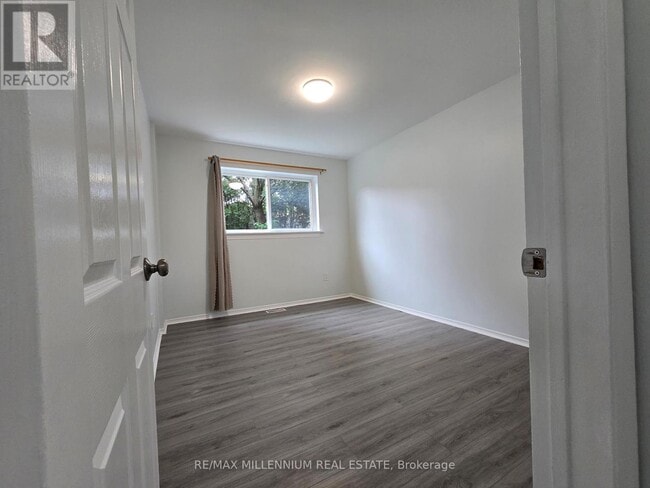 Building Photo - 144 Clarence St