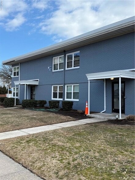 Building Photo - 9654 Selby Pl