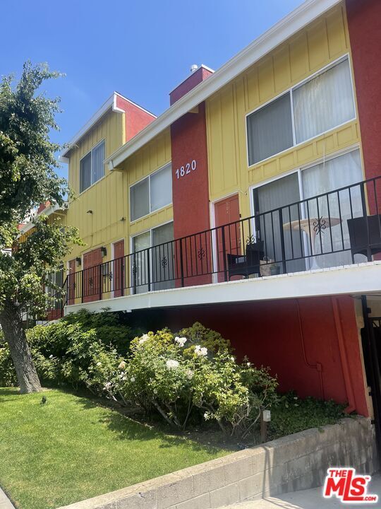Foto principal - 1820 S Bentley Ave