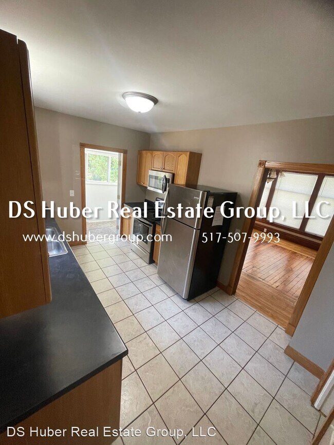 Foto del edificio - 4 br, 1 bath House - 1203 W Michigan Ave