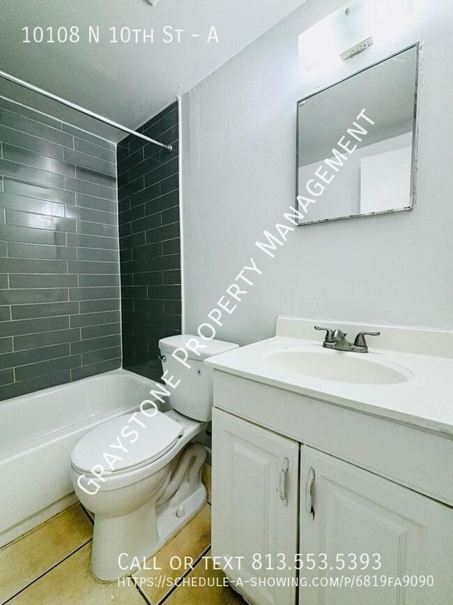 Foto del edificio - Budget friendly 1-Bedroom Duplex in Tampa–...