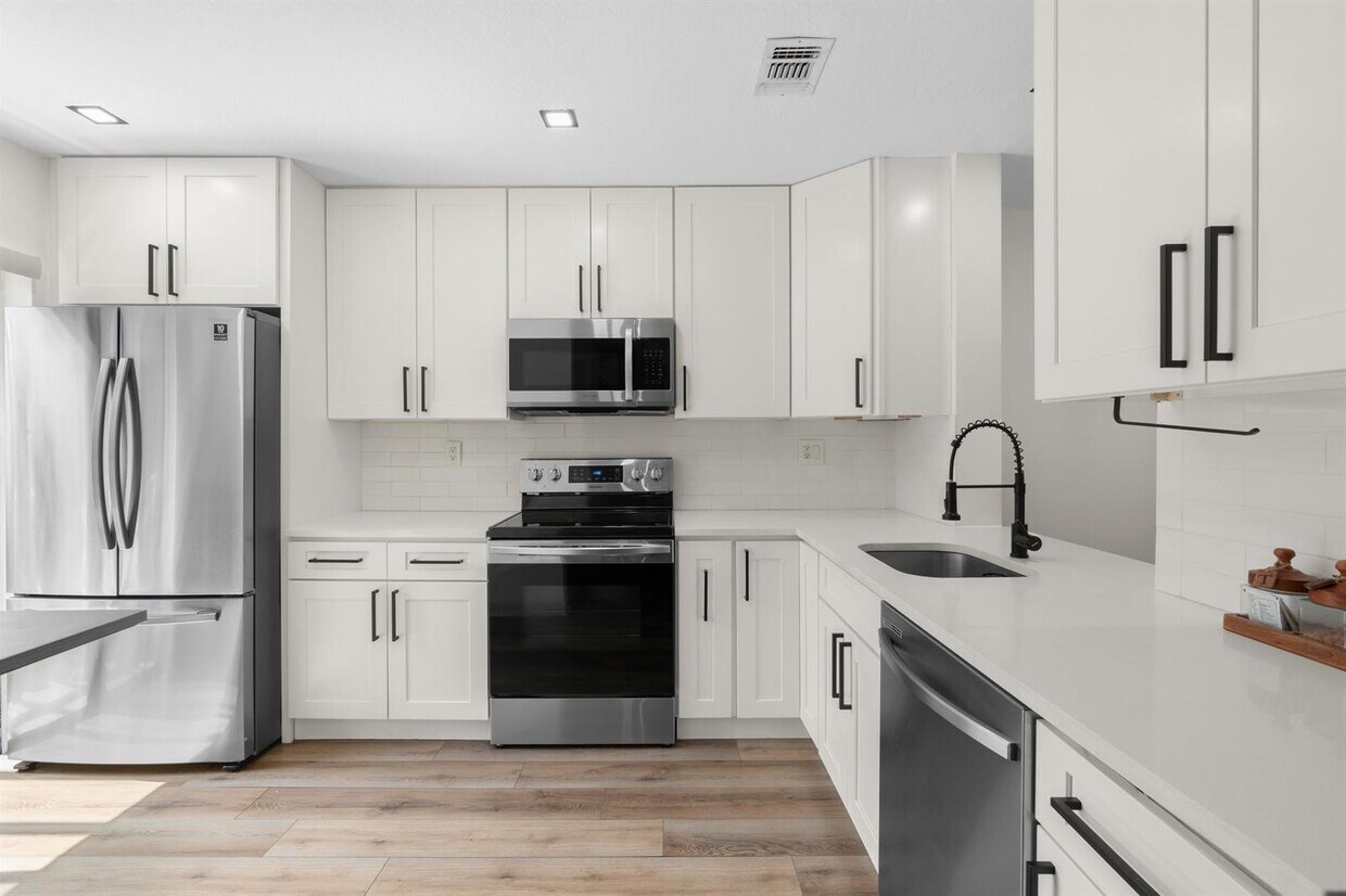 Foto principal - 4908 NW 82nd Ave