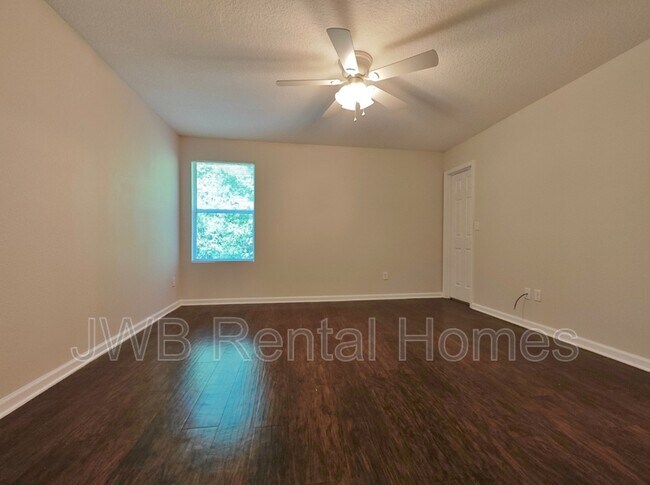 Foto del edificio - 7142 Timmerman Ln