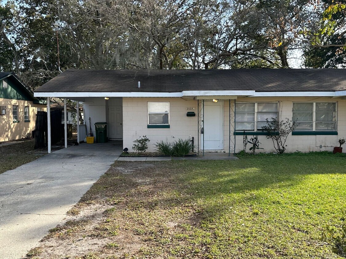 Primary Photo - 2 Bedroom, 1 Bath Duplex in Leesburg!
