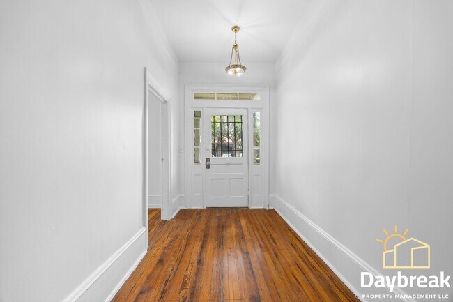 Foto del edificio - 112 E Anderson St