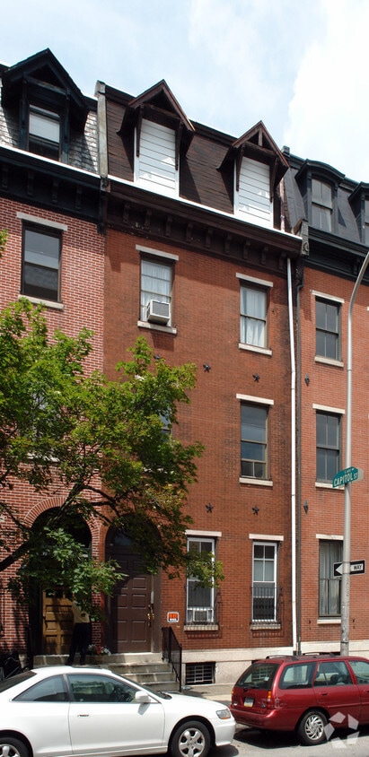 Building Photo - 2025 Pine St