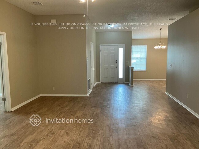 Foto del edificio - 8005 Weather Vane Dr