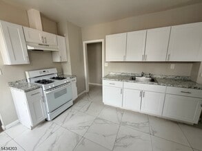 Building Photo - 413 Beardsley Ave