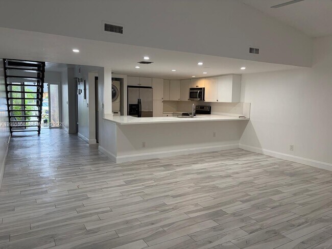 Foto del edificio - 1403 White Pine Dr