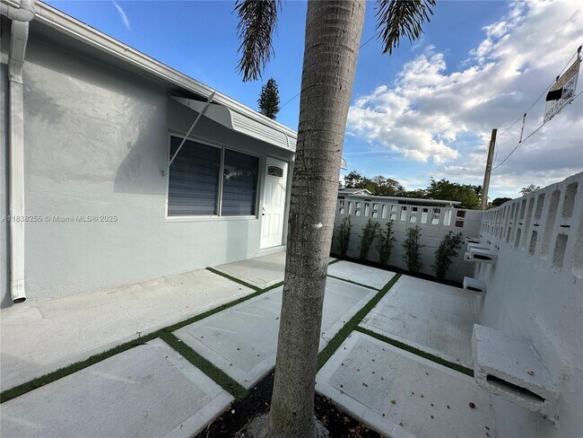 Foto del edificio - 1300 NW 7th Terrace