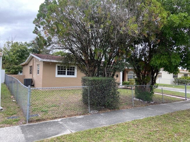 Building Photo - 17120 NW 10th Ct