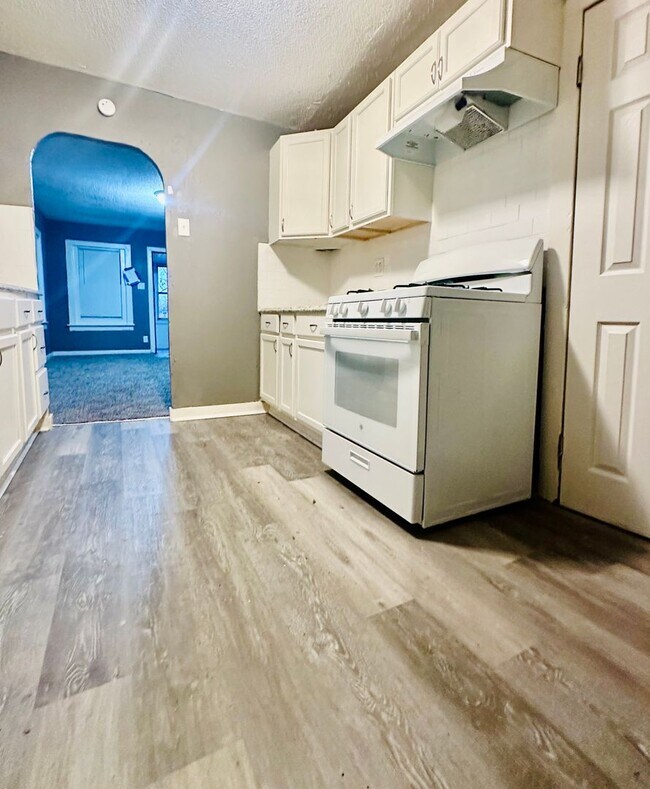 Building Photo - Northeast Home For Rent- 2 Bedroom/1 Bath