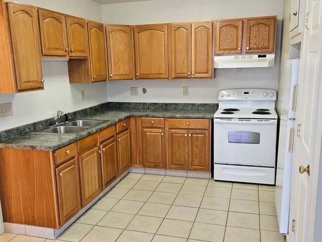 Building Photo - 108 N Main St