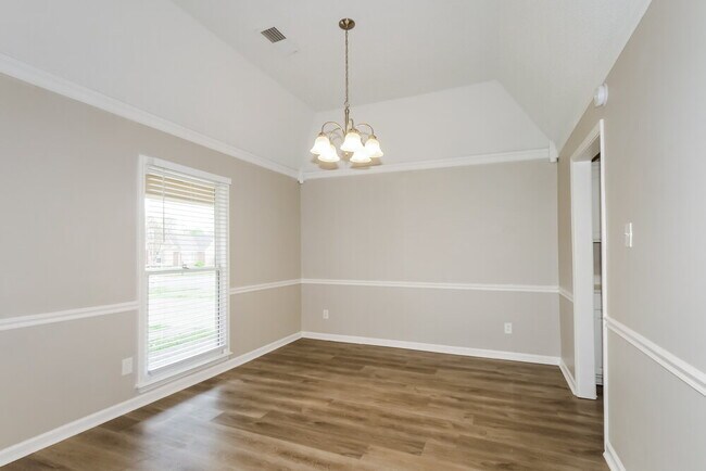 Foto del edificio - 9261 Chimneyrock Blvd.