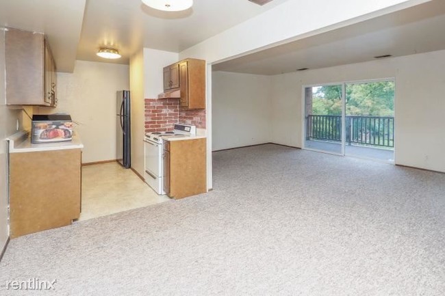 Building Photo - 2 br, 1 bath  - 600 W Michigan Ave Apt 10