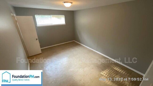 Building Photo - 3220 Ashwood St