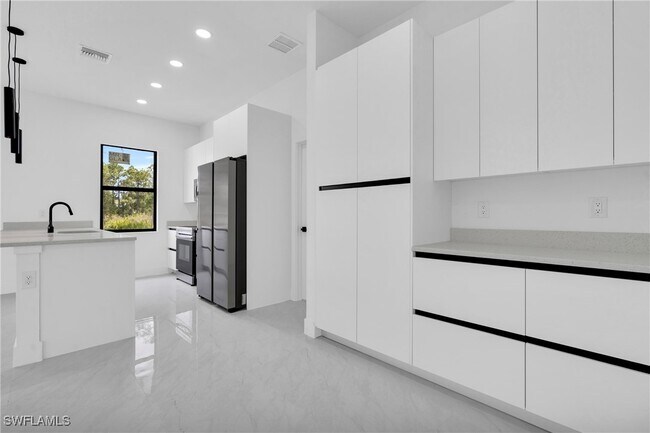 Foto del edificio - 2611 45th St W