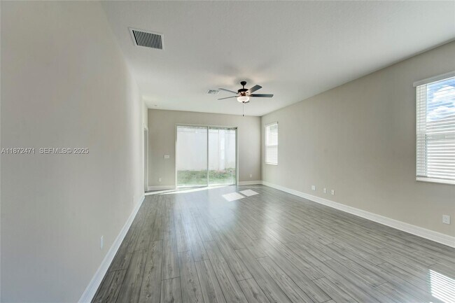 Foto del edificio - 1734 Party Pl