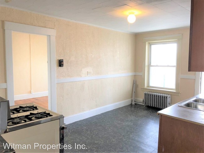Building Photo - 263 Elm St