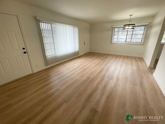 Building Photo - Completely Remodeled 3 Bedroom Home in Sou...