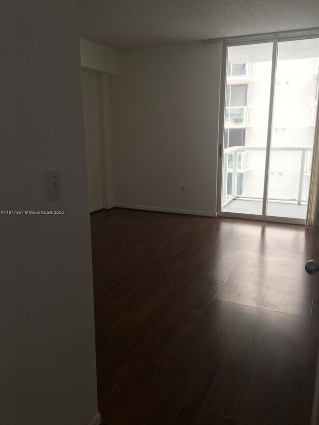 Foto del edificio - 5091 NW 7th St