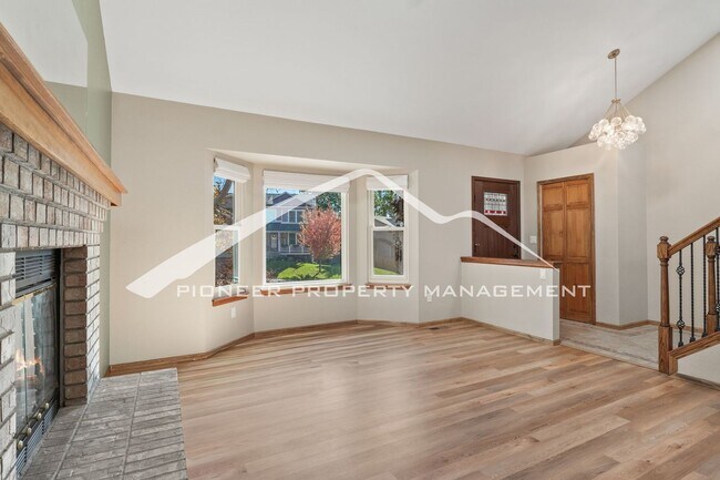 Foto del edificio - Beautiful 4 bedroom home with Stunning Col...