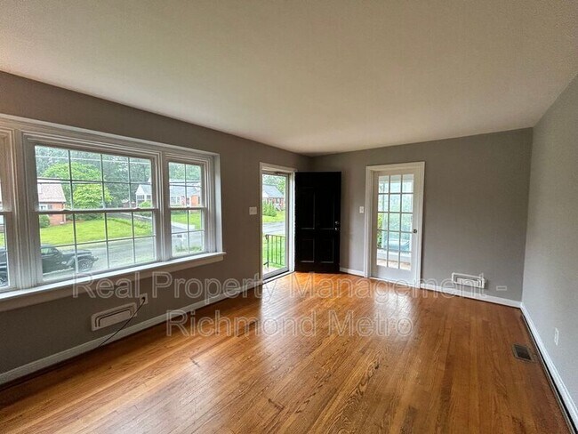 Building Photo - 1124 Bridle Ln