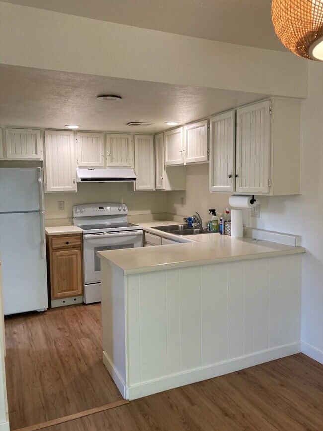 Building Photo - "Experience Comfort and Convenience: Spacious 2-Bed, 2-Bath Retreat in Boulder!"