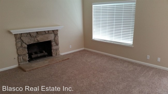 Building Photo - 3 br, 2 bath House - 3925 Yellowstone Cir