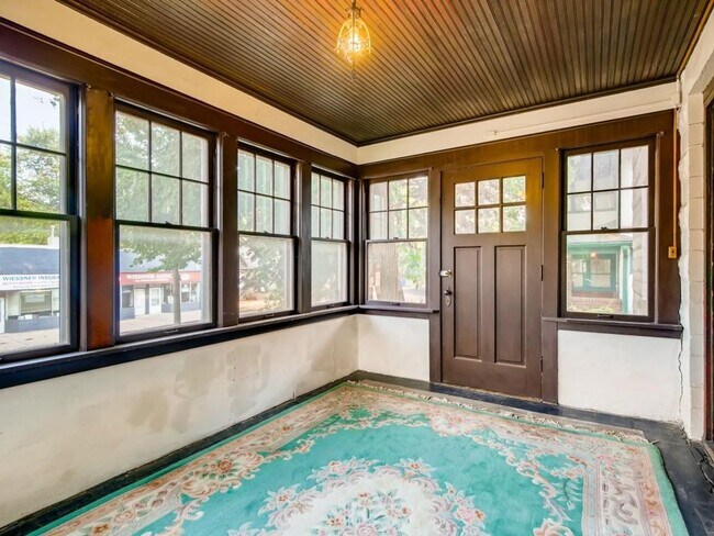 Foto del edificio - June 2026 ~ Cute 5 bedroom house. Spacious...