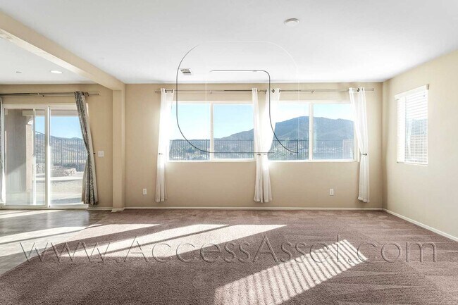 Foto del edificio - Spacious 4 Bed/3 Bath Home In Desirable Ca...