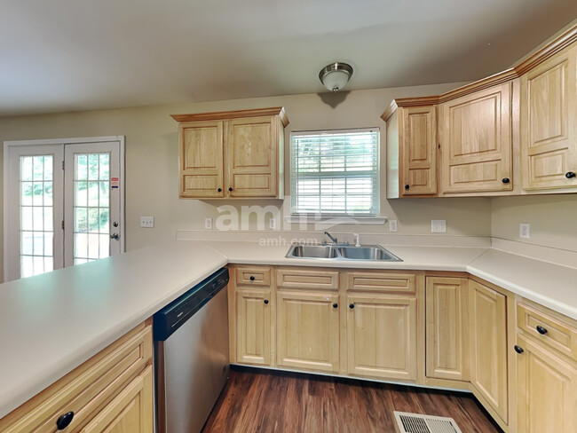 Building Photo - 1335 Georgetown Dr