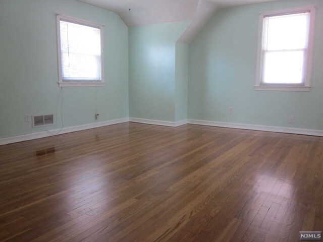 Building Photo - 40 Ekings Ave