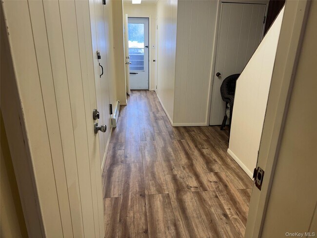 Foto del edificio - 1393 Pelham Pkwy N