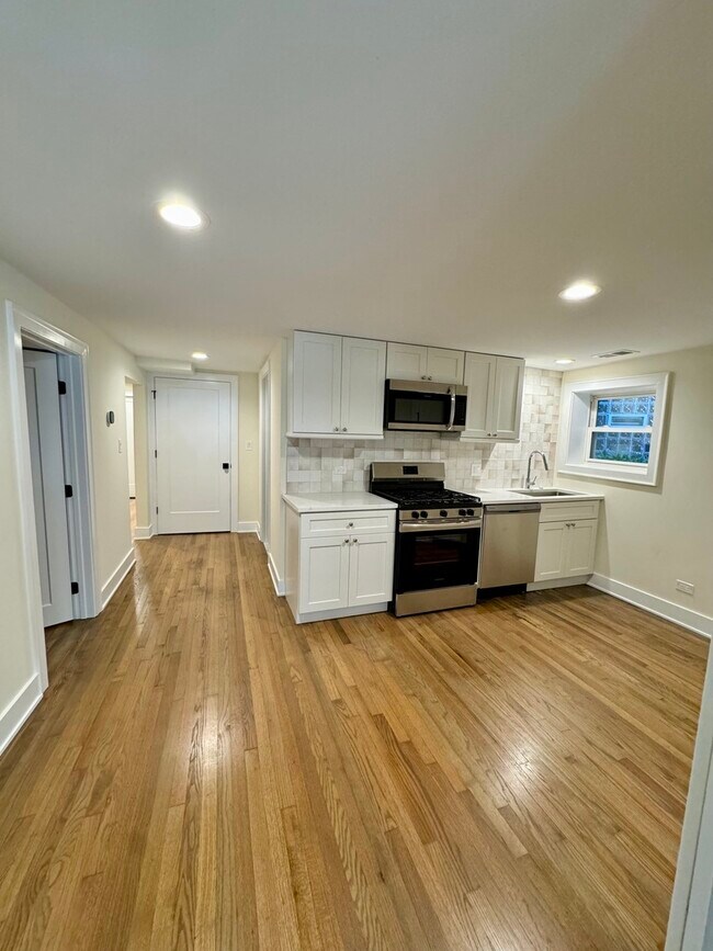 Building Photo - 2220 W Cortez St