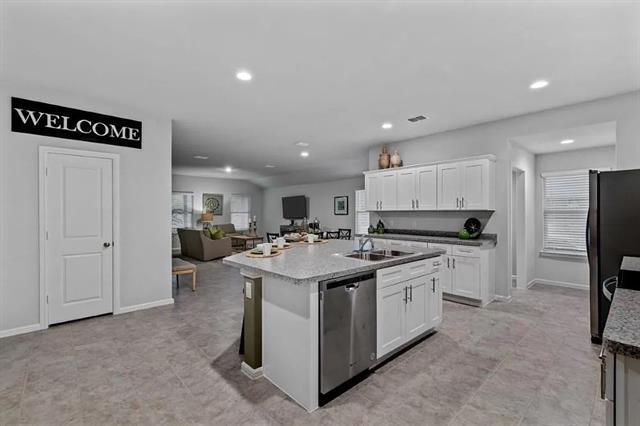 Foto del edificio - 404 Beekeeper Dr