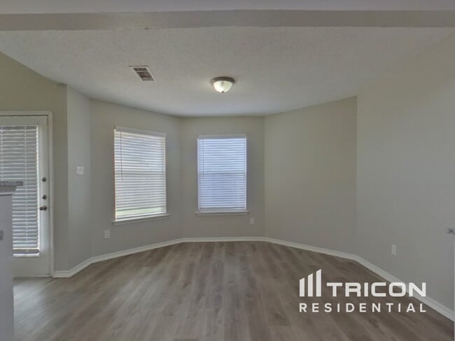 Building Photo - 5115 Whitehaven Dr