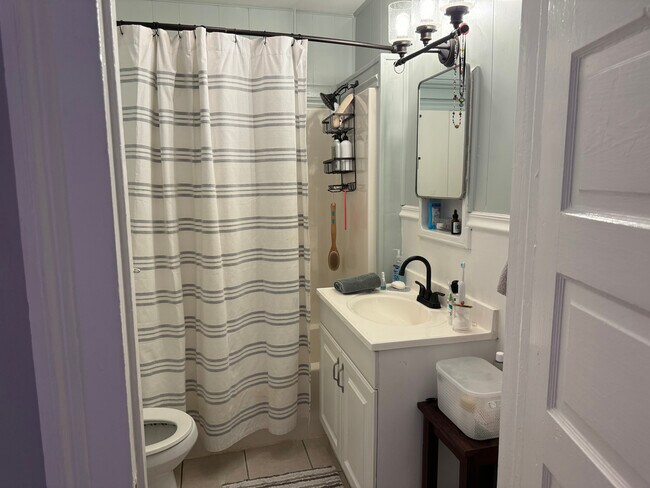 Building Photo - 309 S Alexander St