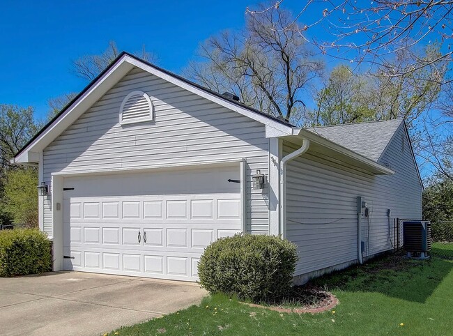 Building Photo - 7261 Woodmill Ct