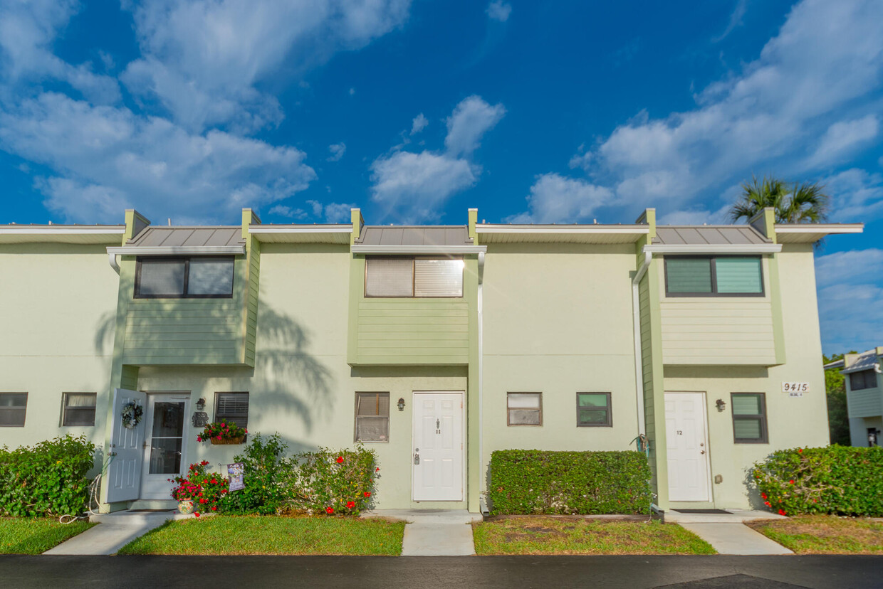 Primary Photo - 9415 S Ocean Dr