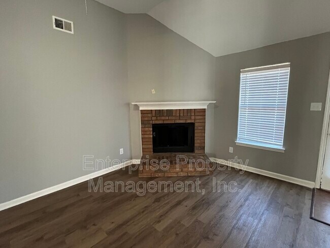 Foto del edificio - 6404 Ragan Farm Dr