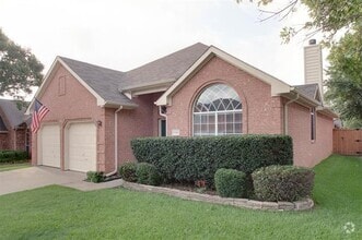 Building Photo - 2320 Suntree Ln