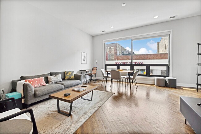 Building Photo - 1536 W Chicago Ave