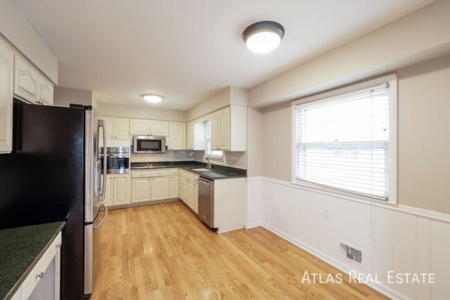 Foto del edificio - 5509 W 92nd Pl