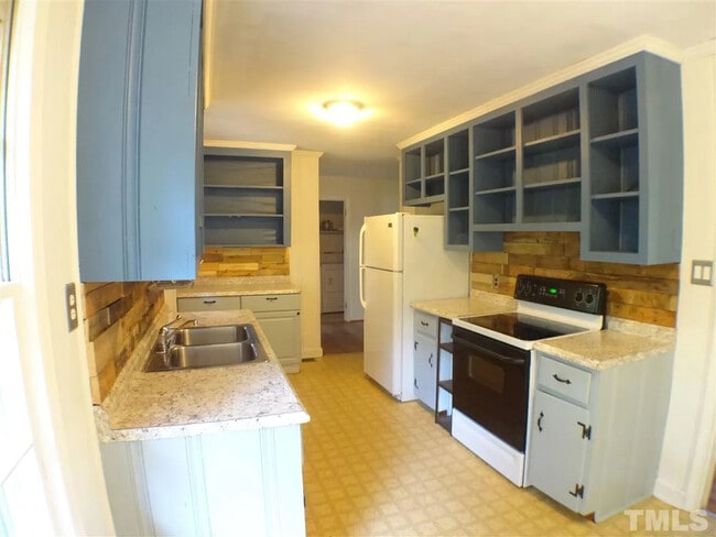 Building Photo - Room in House on Sunnybrook Rd