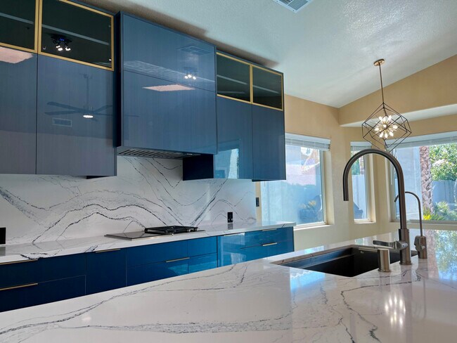 Foto del edificio - 8709 E Gail Rd